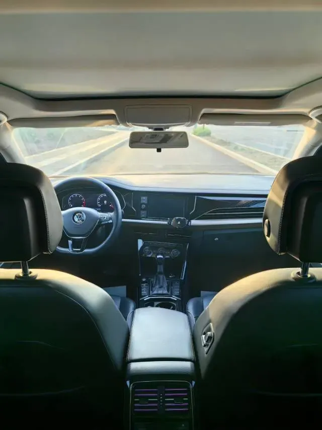 2019 Volvo V40 1.5T 152HP L4 6AT,autocango,china used car exporter,china ev exporter,chinese used car exporter,chinese used ev exporter