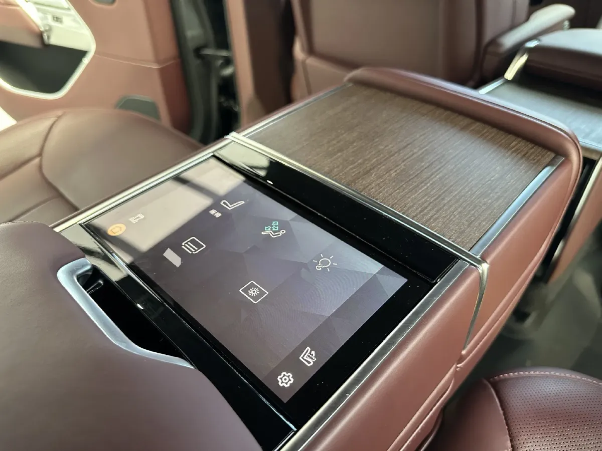 2025 Land Rover Range Rover 3.0T 400HP L6 8AT,autocango,china used car exporter,china ev exporter,chinese used car exporter,chinese used ev exporter