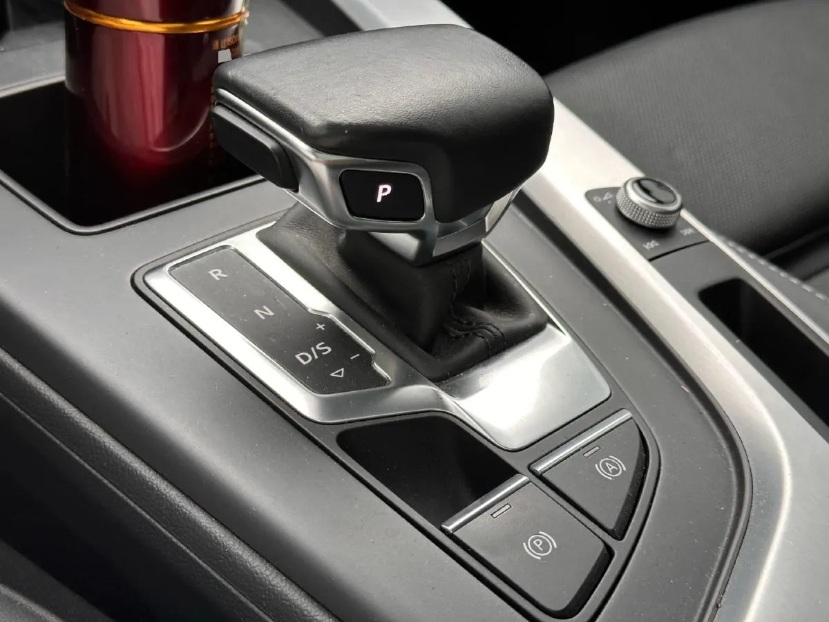 2020 Audi A4L 2.0T 190HP L4 7DCT,autocango,china used car exporter,china ev exporter,chinese used car exporter,chinese used ev exporter