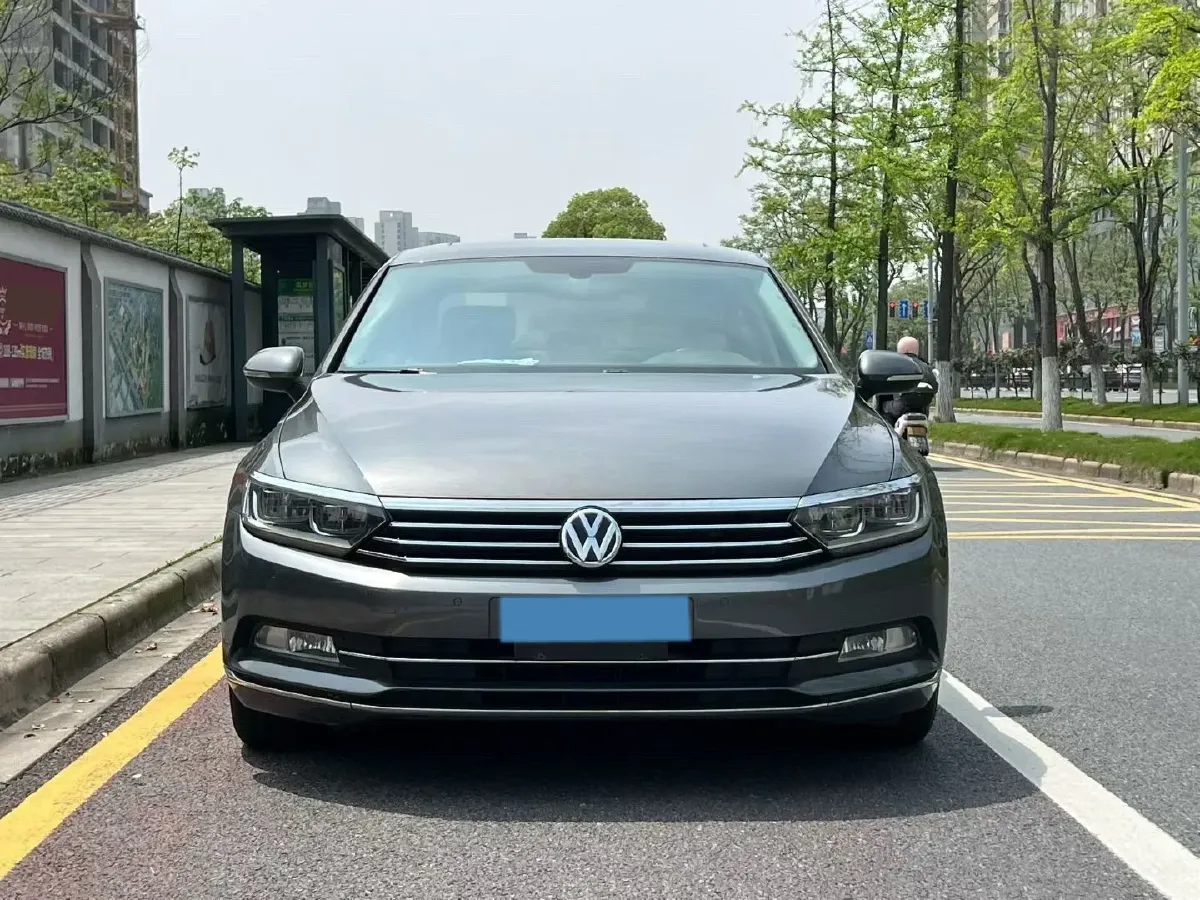 2017 Volkswagen Magotan 2.0T 220HP L4 7DCT,autocango,china used car exporter,china ev exporter,chinese used car exporter,chinese used ev exporter