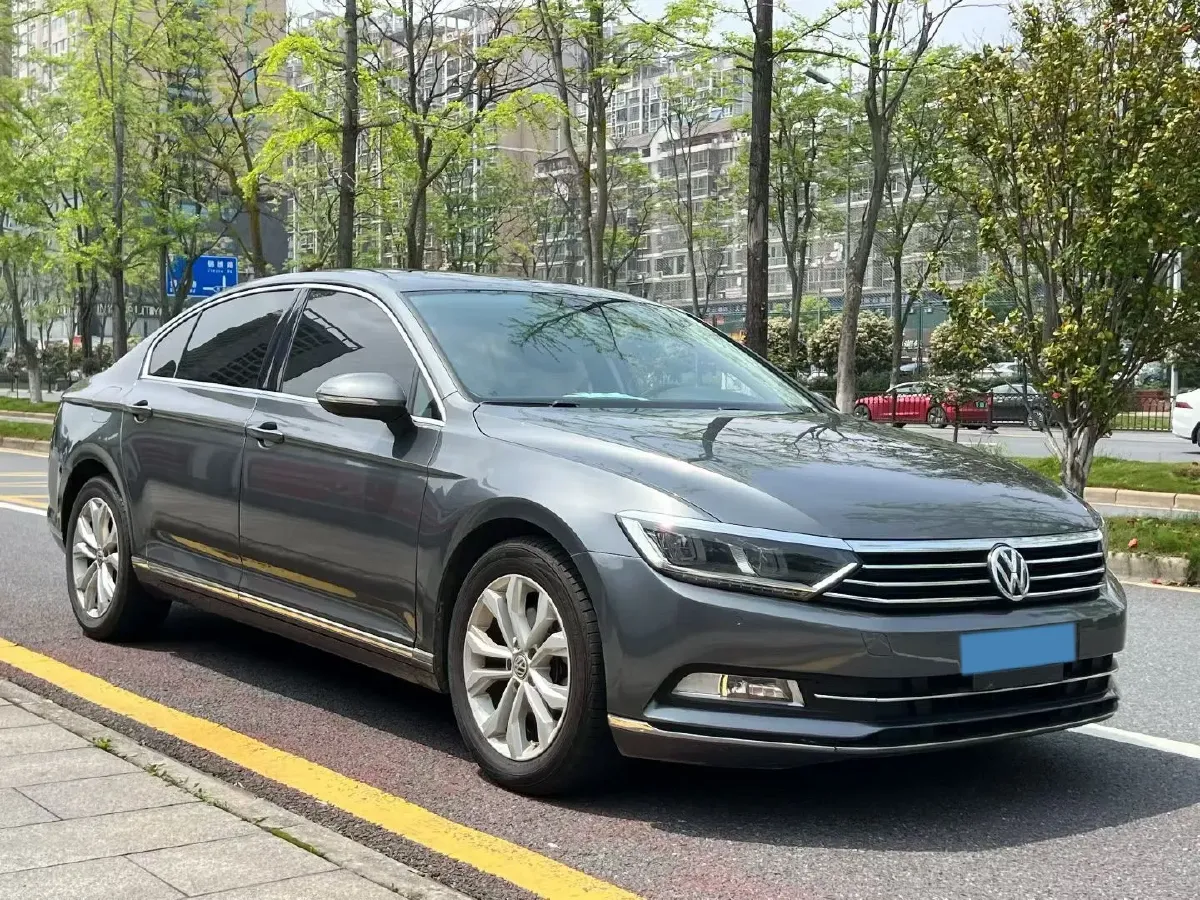 2017 Volkswagen Magotan 2.0T 220HP L4 7DCT,autocango,china used car exporter,china ev exporter,chinese used car exporter,chinese used ev exporter