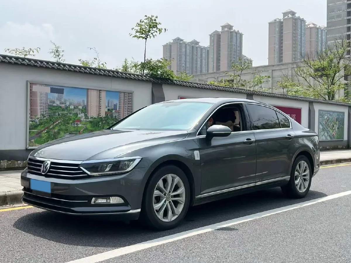 2017 Volkswagen Magotan 2.0T 220HP L4 7DCT,autocango,china used car exporter,china ev exporter,chinese used car exporter,chinese used ev exporter