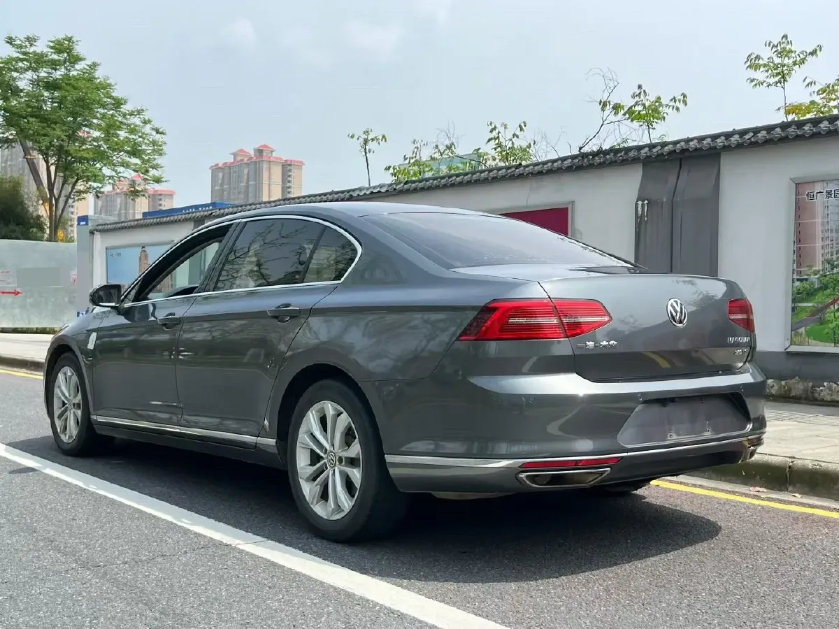 2017 Volkswagen Magotan 2.0T 220HP L4 7DCT,autocango,china used car exporter,china ev exporter,chinese used car exporter,chinese used ev exporter