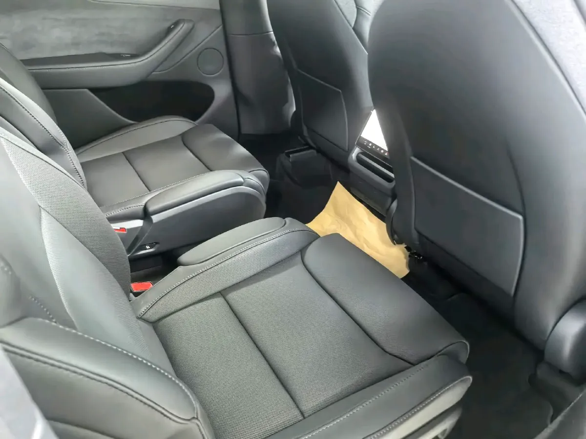 2025 Tesla Model Y L BEV,autocango,china used car exporter,china ev exporter,chinese used car exporter,chinese used ev exporter