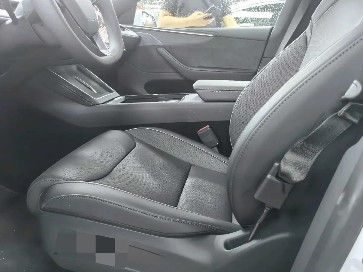 2025 Tesla Model Y L BEV,autocango,china used car exporter,china ev exporter,chinese used car exporter,chinese used ev exporter