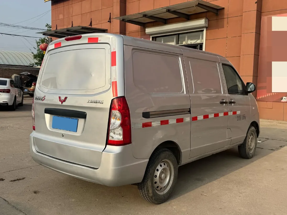 2021 WuLing RongGuang S 1.2L 76HP L4 5MT,autocango,china used car exporter,china ev exporter,chinese used car exporter,chinese used ev exporter