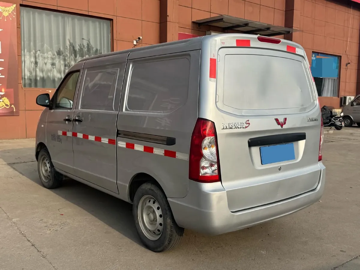 2021 WuLing RongGuang S 1.2L 76HP L4 5MT,autocango,china used car exporter,china ev exporter,chinese used car exporter,chinese used ev exporter
