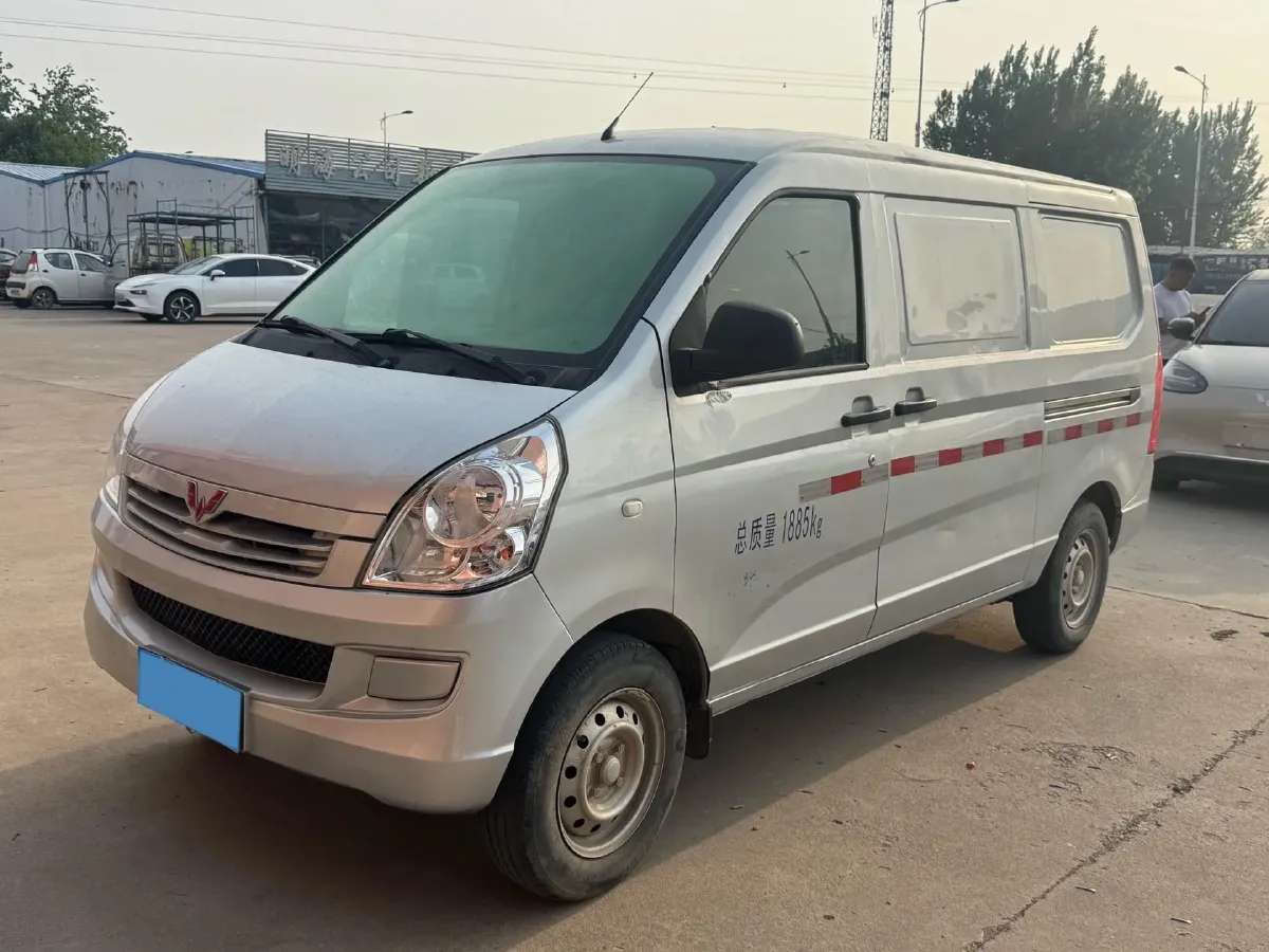 2021 WuLing RongGuang S 1.2L 76HP L4 5MT,autocango,china used car exporter,china ev exporter,chinese used car exporter,chinese used ev exporter