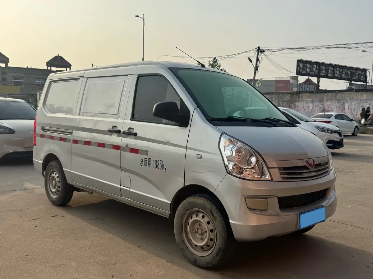 2021 WuLing RongGuang S 1.2L 76HP L4 5MT,autocango,china used car exporter,china ev exporter,chinese used car exporter,chinese used ev exporter