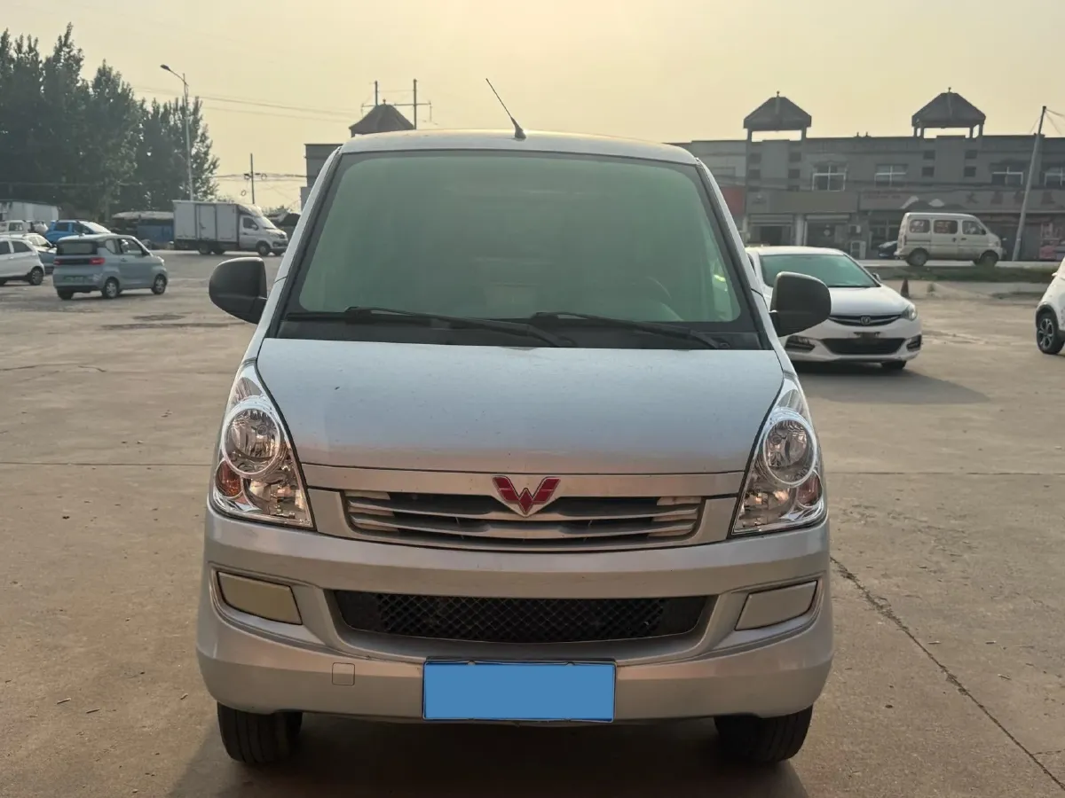 2021 WuLing RongGuang S 1.2L 76HP L4 5MT,autocango,china used car exporter,china ev exporter,chinese used car exporter,chinese used ev exporter