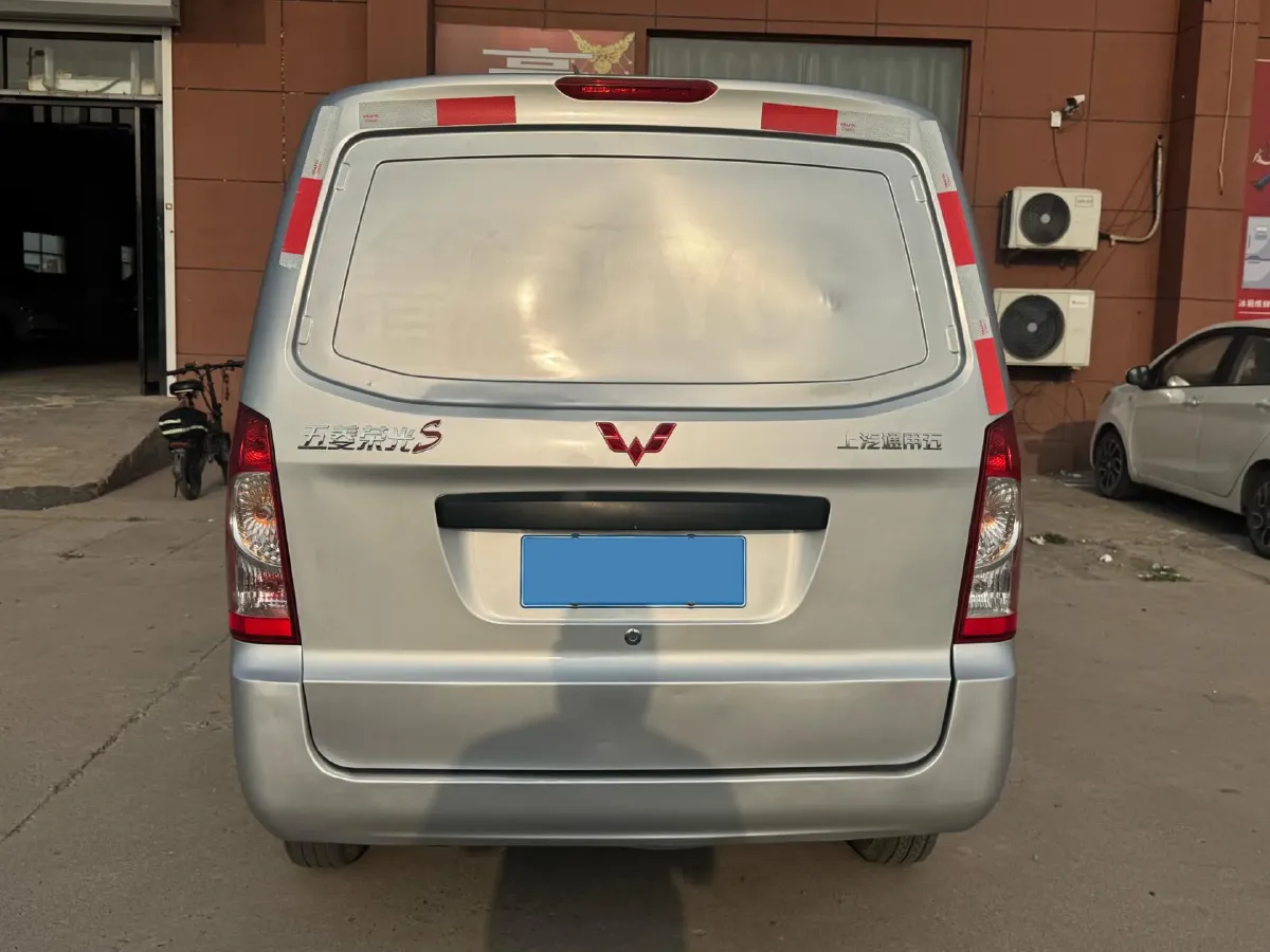 2021 WuLing RongGuang S 1.2L 76HP L4 5MT,autocango,china used car exporter,china ev exporter,chinese used car exporter,chinese used ev exporter