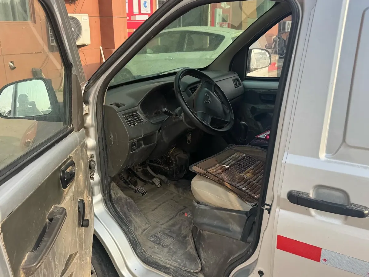 2021 WuLing RongGuang S 1.2L 76HP L4 5MT,autocango,china used car exporter,china ev exporter,chinese used car exporter,chinese used ev exporter