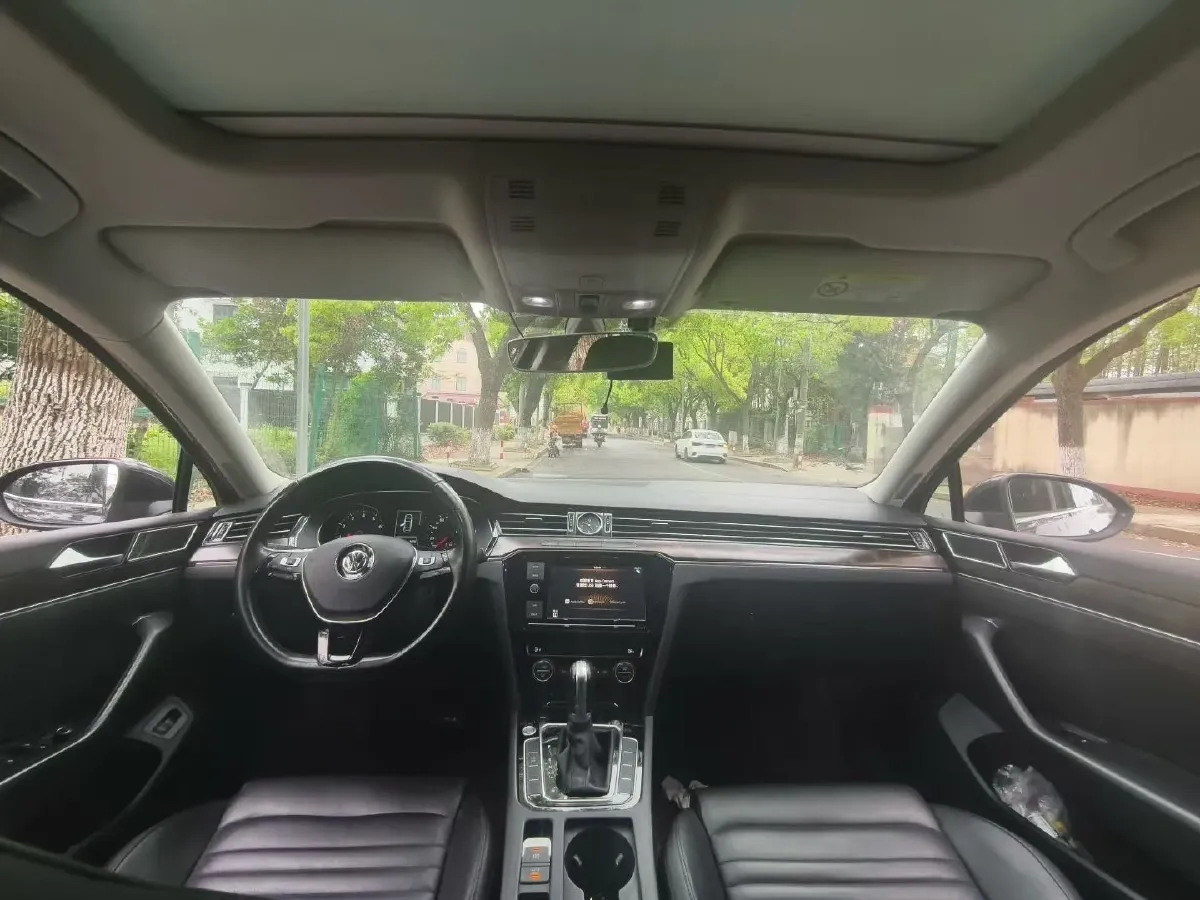 2019 Volkswagen Magotan 2.0T 186HP L4 7DCT,autocango,china used car exporter,china ev exporter,chinese used car exporter,chinese used ev exporter