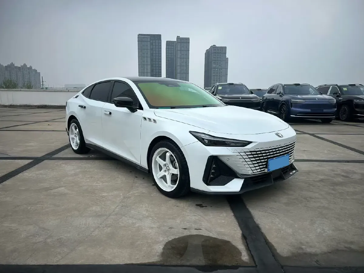 2023 ChangAn UNI-V 1.5T 188HP L4 7DCT,autocango,china used car exporter,china ev exporter,chinese used car exporter,chinese used ev exporter