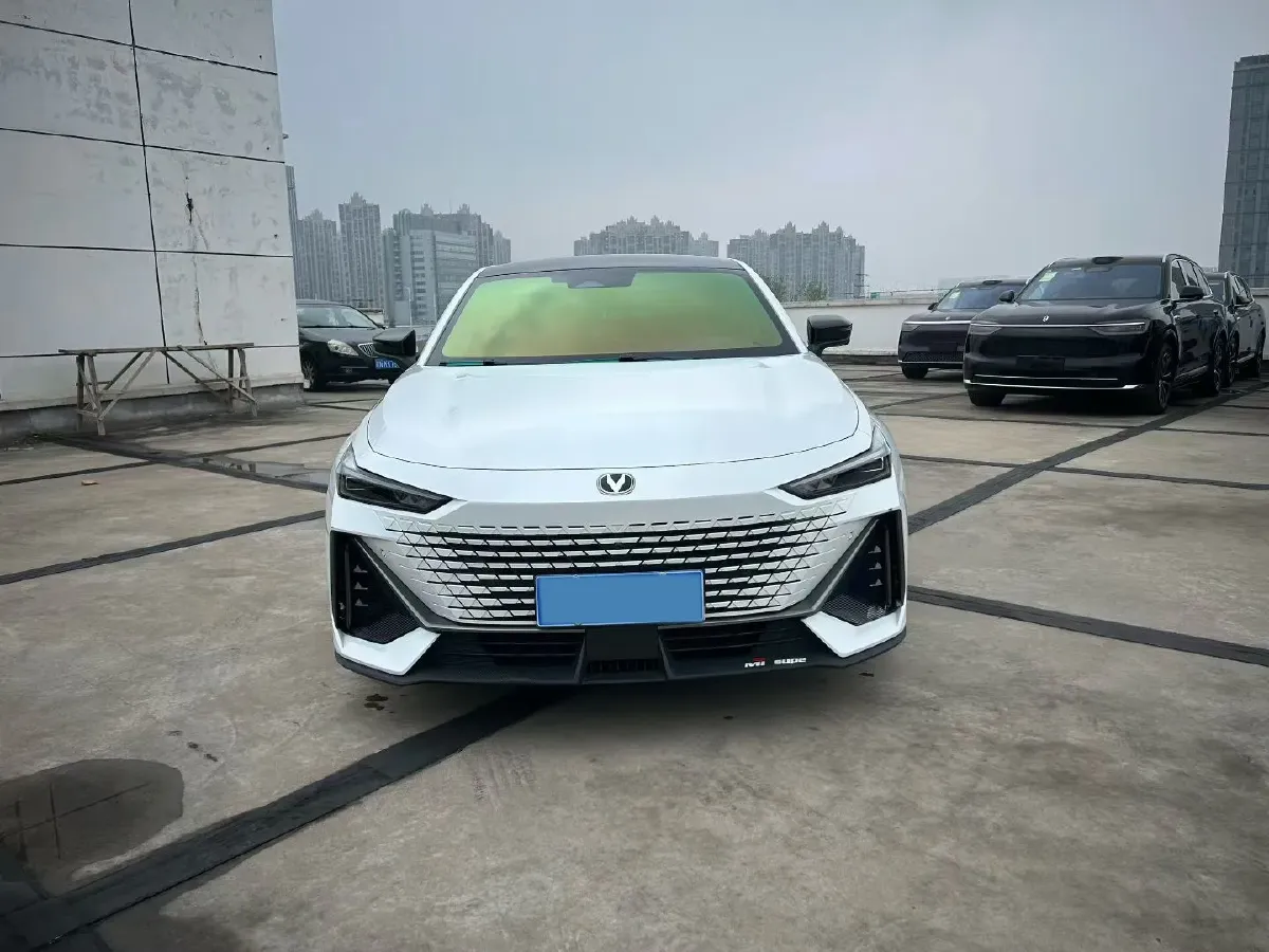 2023 ChangAn UNI-V 1.5T 188HP L4 7DCT,autocango,china used car exporter,china ev exporter,chinese used car exporter,chinese used ev exporter