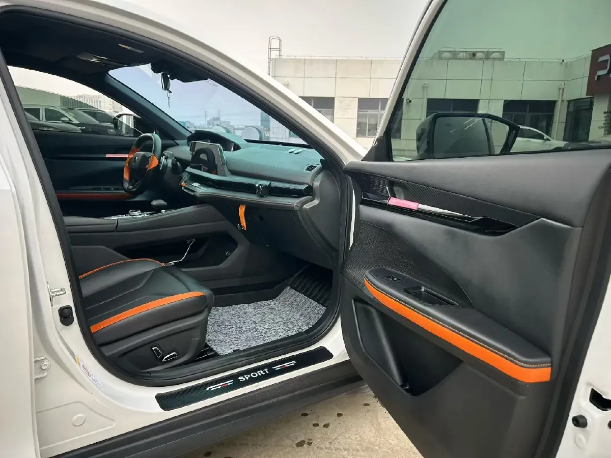 2023 ChangAn UNI-V 1.5T 188HP L4 7DCT,autocango,china used car exporter,china ev exporter,chinese used car exporter,chinese used ev exporter