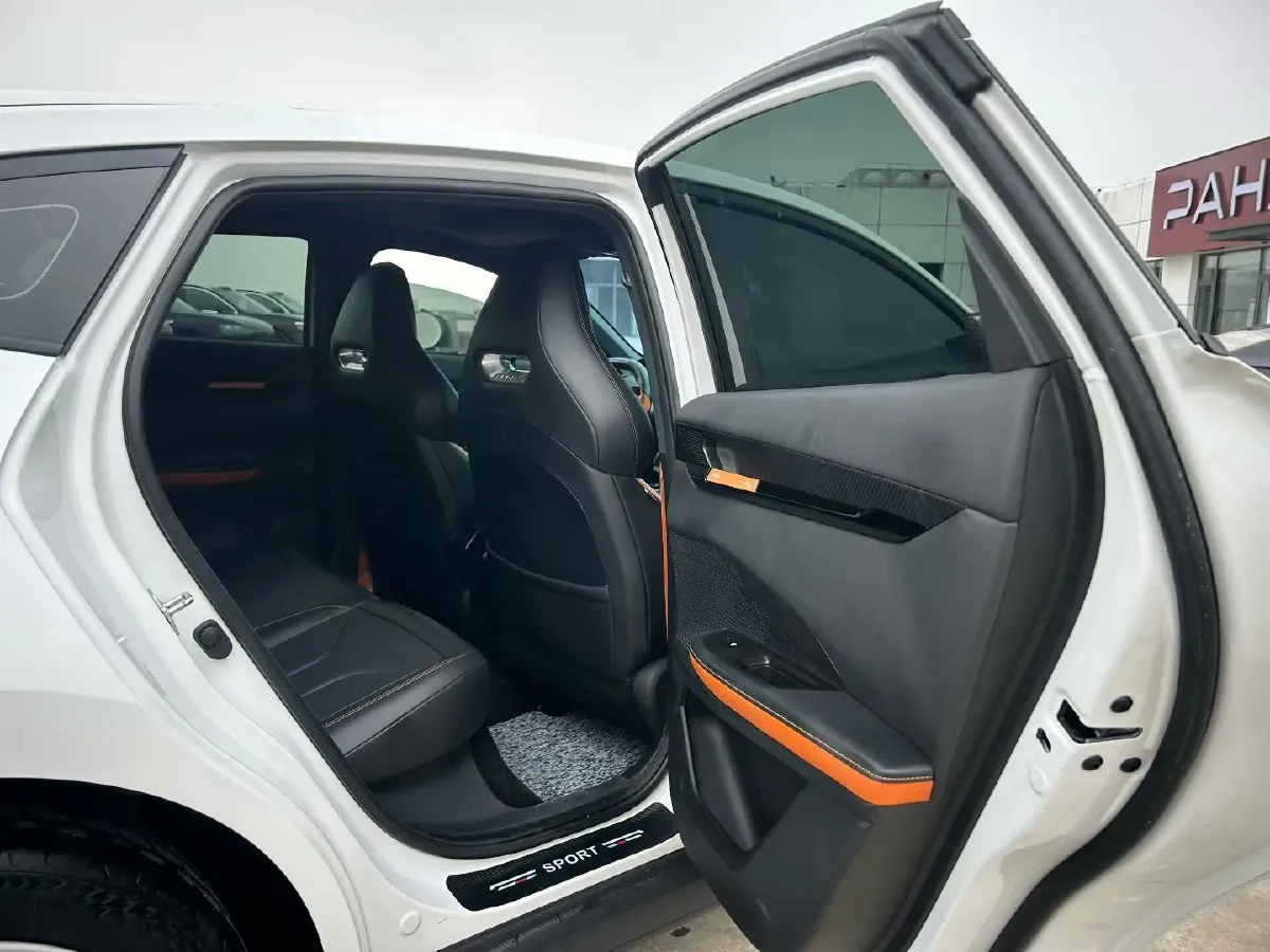 2023 ChangAn UNI-V 1.5T 188HP L4 7DCT,autocango,china used car exporter,china ev exporter,chinese used car exporter,chinese used ev exporter