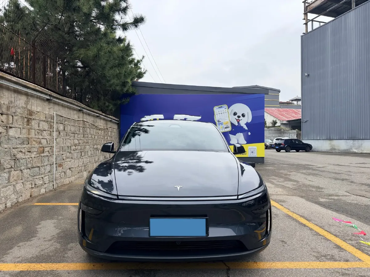 2025 Tesla Model Y BEV 62.5KWH,autocango,china used car exporter,china ev exporter,chinese used car exporter,chinese used ev exporter