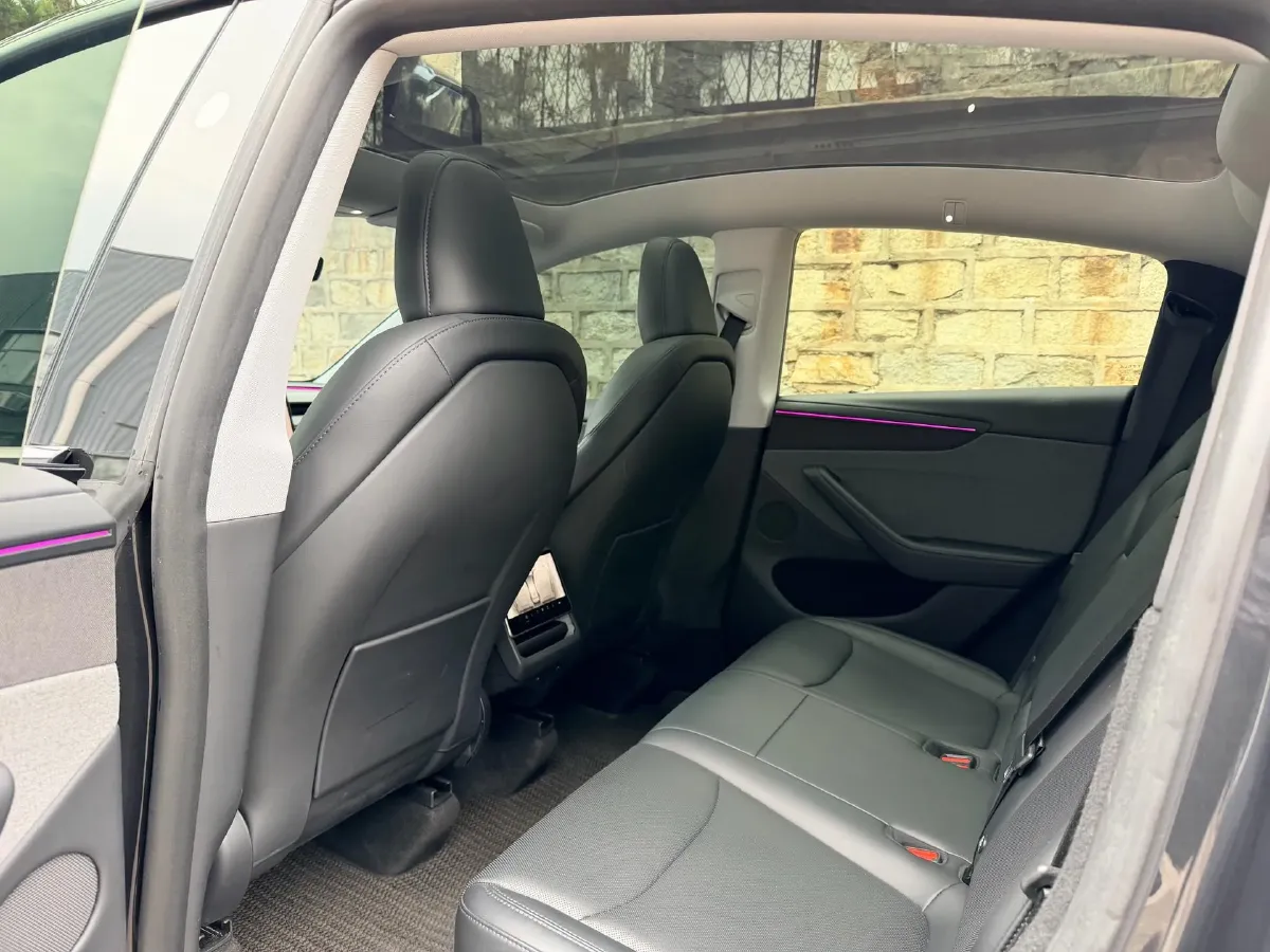 2025 Tesla Model Y BEV 62.5KWH,autocango,china used car exporter,china ev exporter,chinese used car exporter,chinese used ev exporter