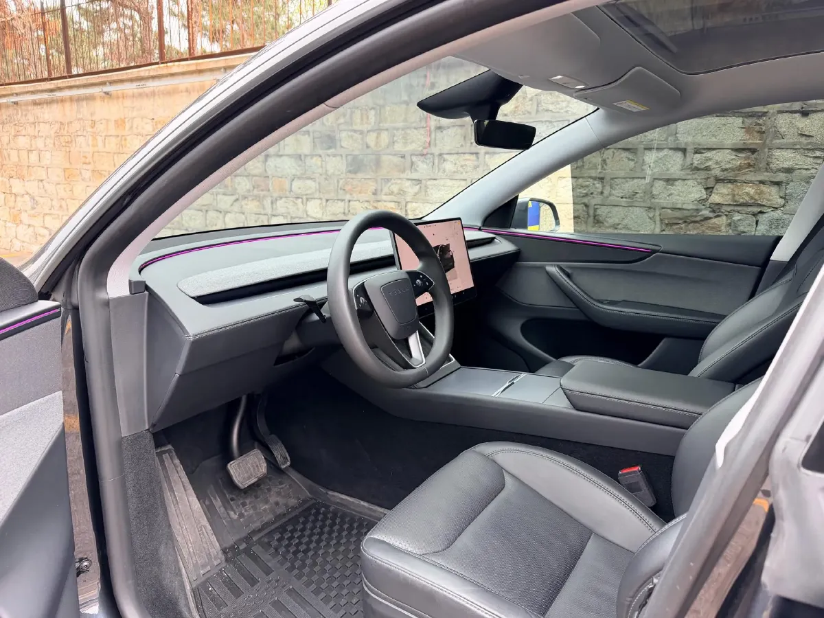 2025 Tesla Model Y BEV 62.5KWH,autocango,china used car exporter,china ev exporter,chinese used car exporter,chinese used ev exporter