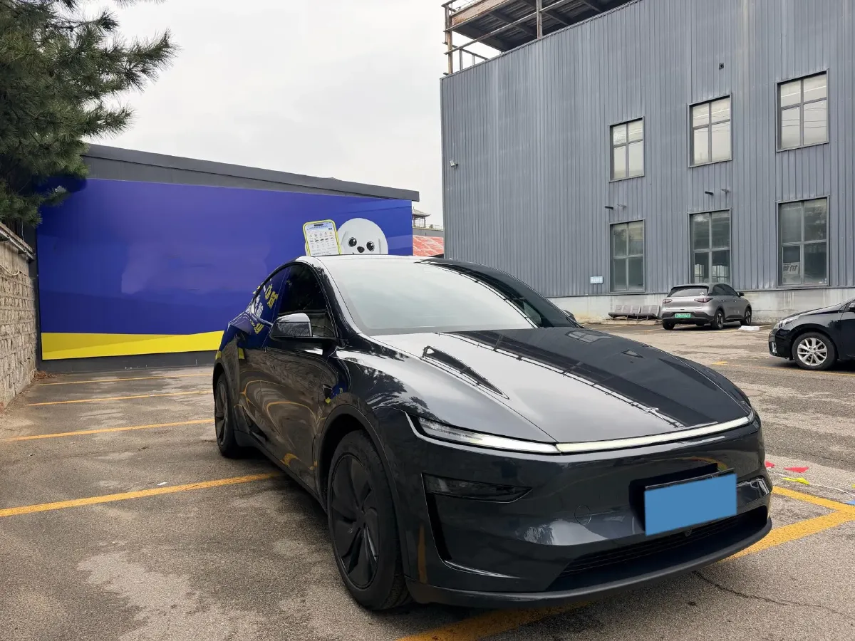 2025 Tesla Model Y BEV 62.5KWH,autocango,china used car exporter,china ev exporter,chinese used car exporter,chinese used ev exporter