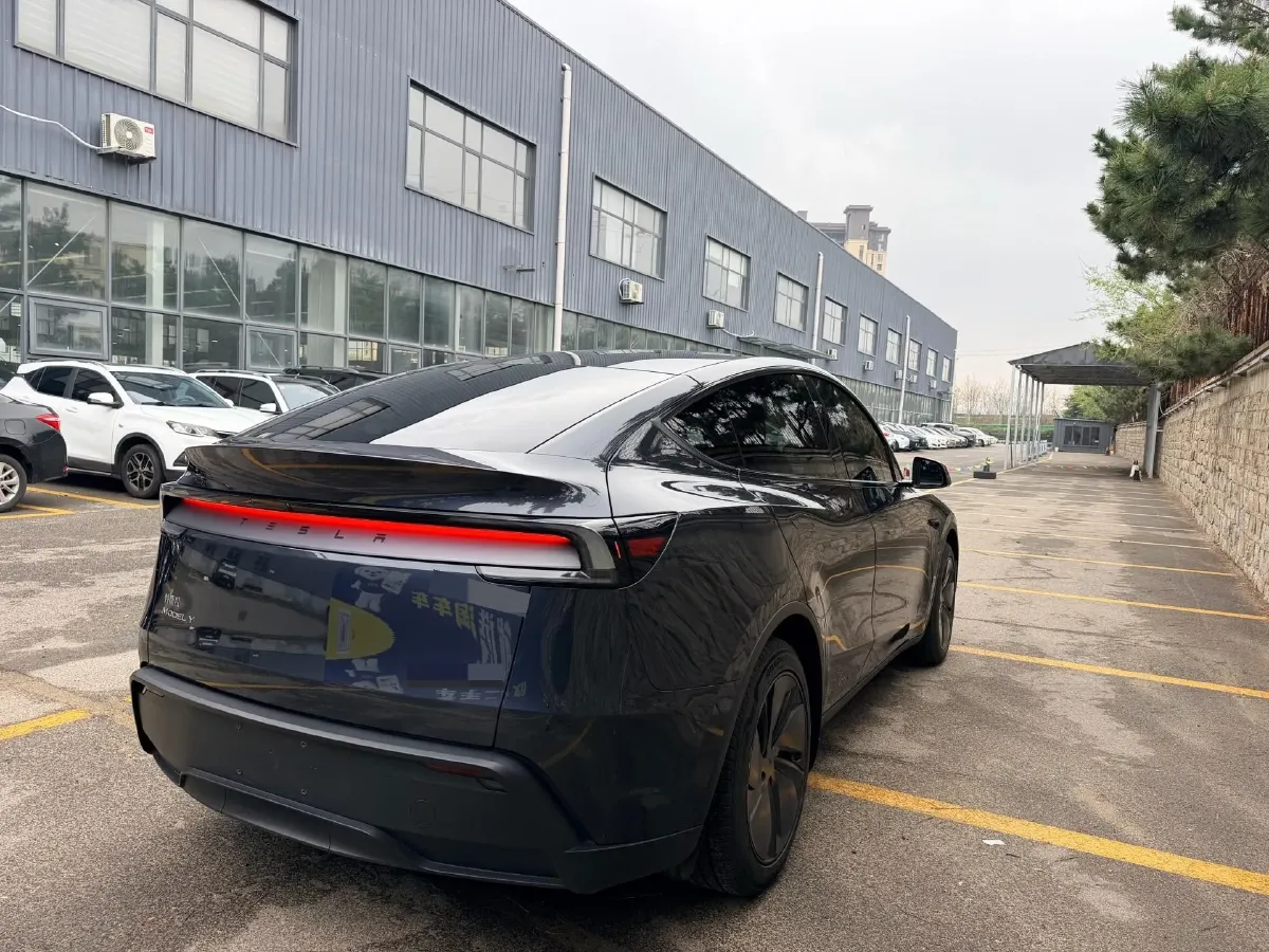 2025 Tesla Model Y BEV 62.5KWH,autocango,china used car exporter,china ev exporter,chinese used car exporter,chinese used ev exporter