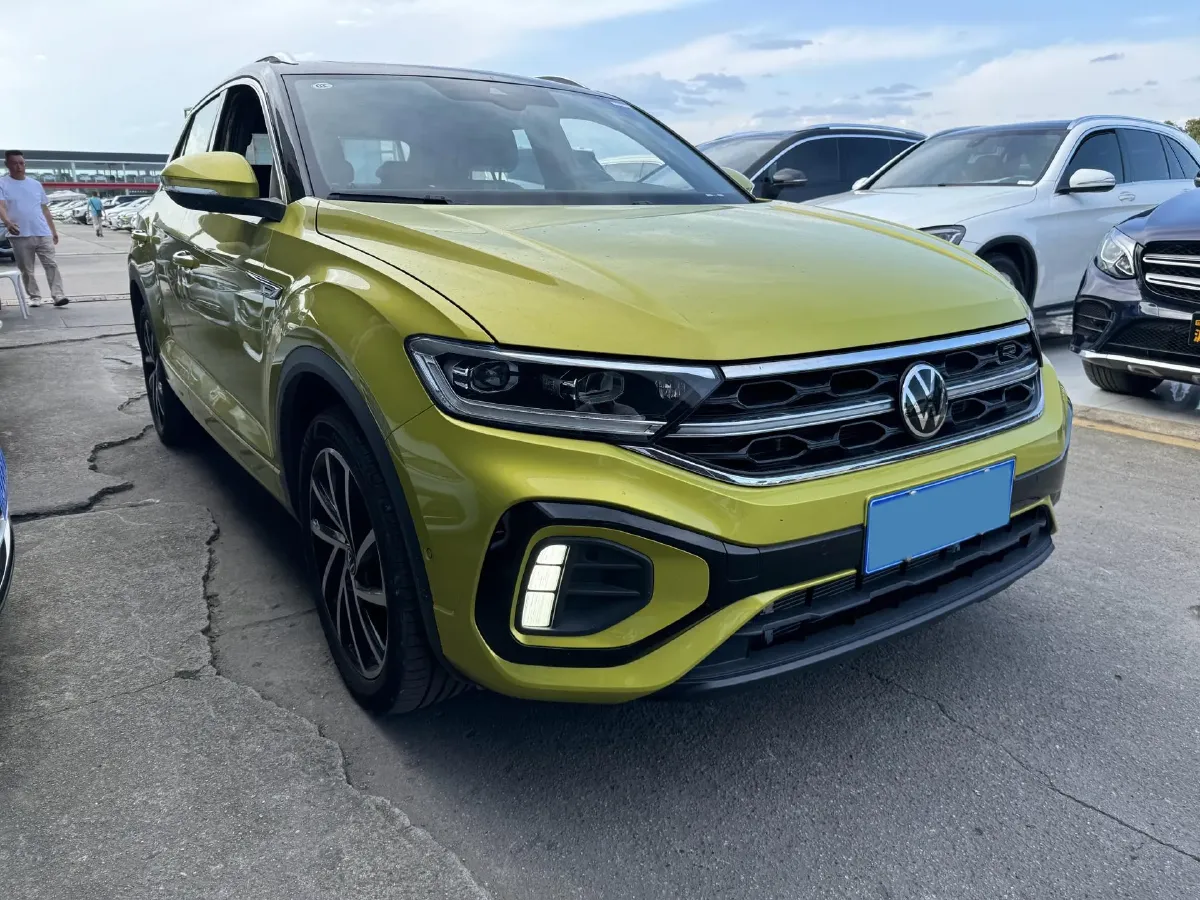 2023 Volkswagen T-Roc 1.5T 160HP L4 7DCT,autocango,china used car exporter,china ev exporter,chinese used car exporter,chinese used ev exporter