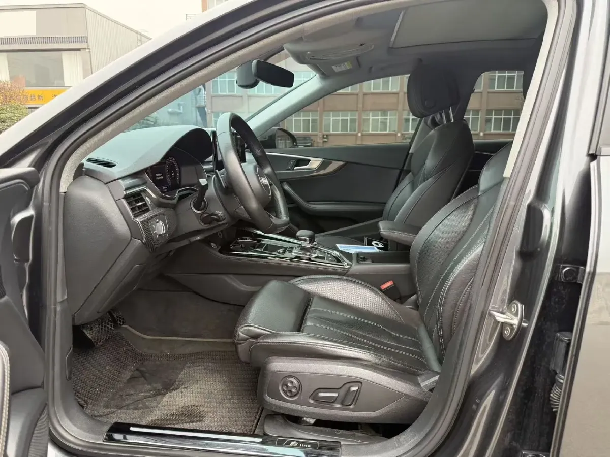 2022 Audi A4L 2.0T 190HP L4 7DCT,autocango,china used car exporter,china ev exporter,chinese used car exporter,chinese used ev exporter