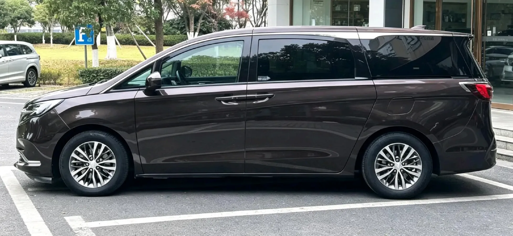 2021 Buick GL8 2.0T 237HP L4 9AT,autocango,china used car exporter,china ev exporter,chinese used car exporter,chinese used ev exporter