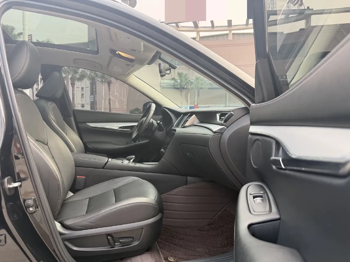 2018 Infiniti QX30 2.0T 211HP L4 7DCT,autocango,china used car exporter,china ev exporter,chinese used car exporter,chinese used ev exporter