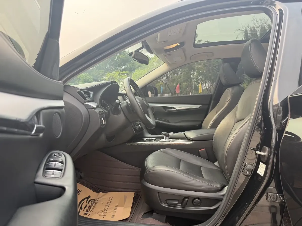 2018 Infiniti QX30 2.0T 211HP L4 7DCT,autocango,china used car exporter,china ev exporter,chinese used car exporter,chinese used ev exporter