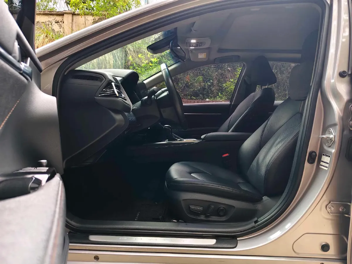 2023 Toyota Camry 2.5L 207HP L4 8AT,autocango,china used car exporter,china ev exporter,chinese used car exporter,chinese used ev exporter