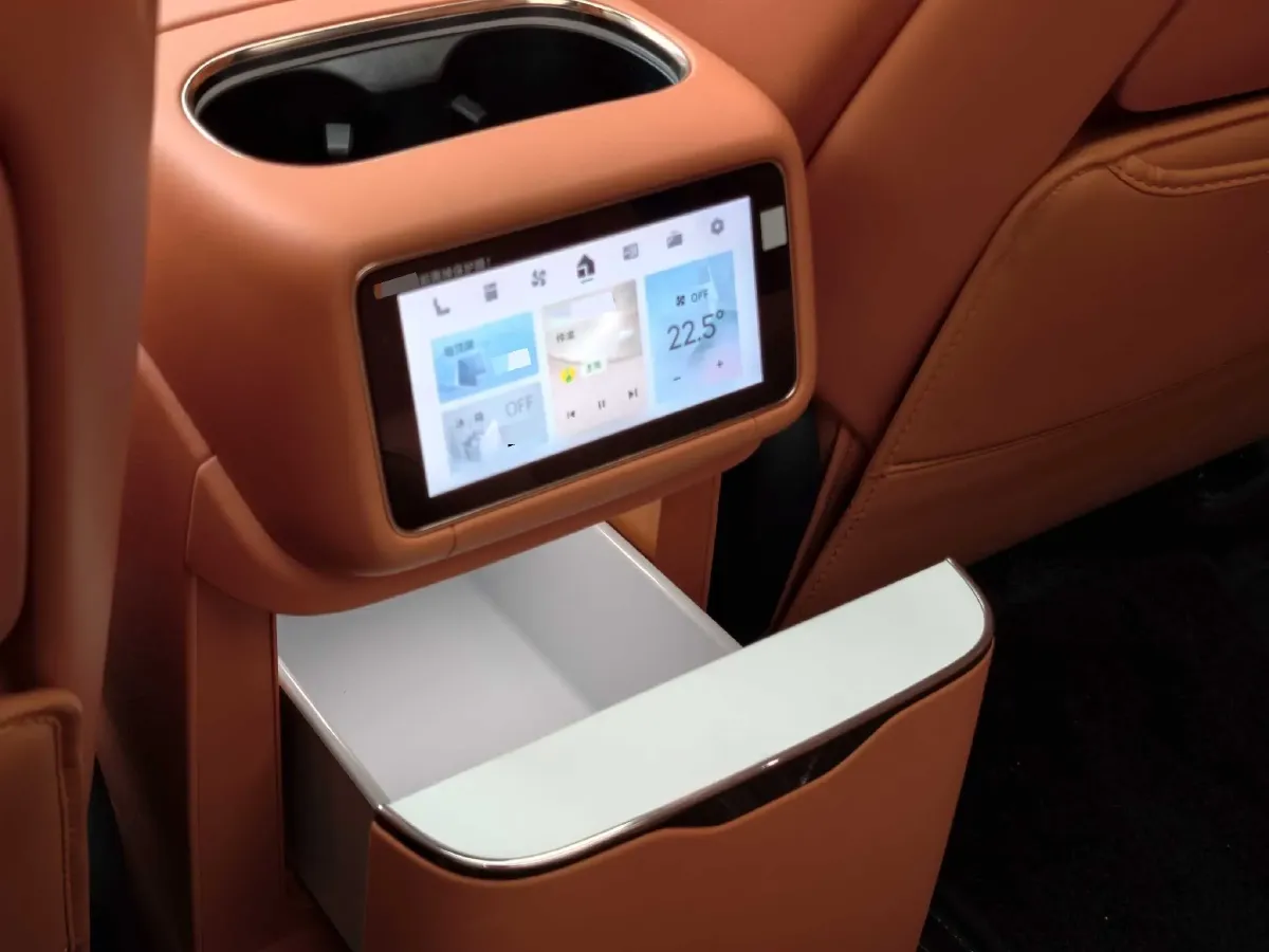 2025 LYNK&CO 900 2.0T 254HP L4 3DHT PHEV,autocango,china used car exporter,china ev exporter,chinese used car exporter,chinese used ev exporter