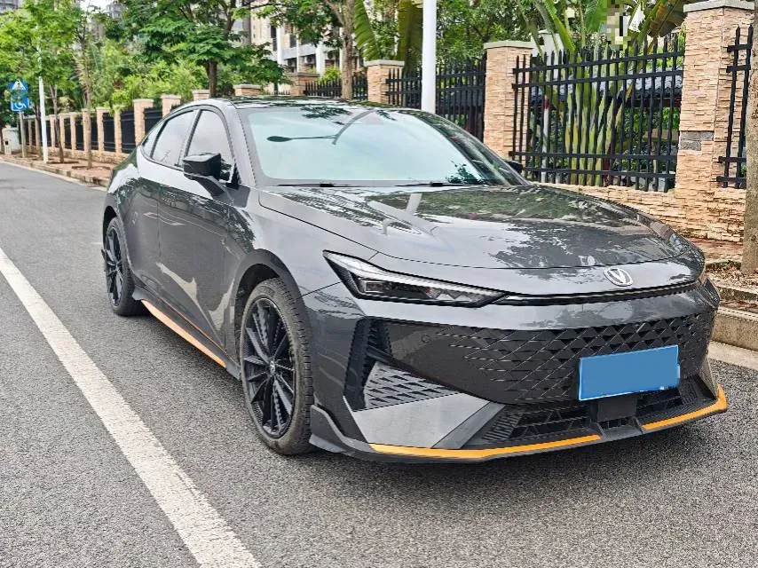 2024 ChangAn UNI-V 1.5T 188HP L4 7DCT,autocango,china used car exporter,china ev exporter,chinese used car exporter,chinese used ev exporter