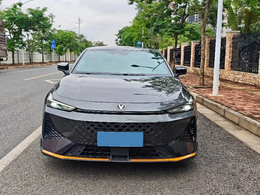 2024 ChangAn UNI-V 1.5T 188HP L4 7DCT,autocango,china used car exporter,china ev exporter,chinese used car exporter,chinese used ev exporter