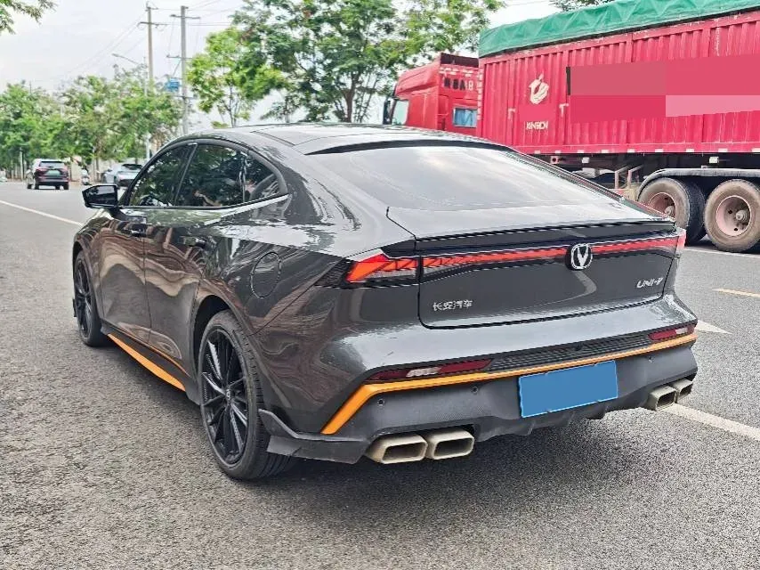 2024 ChangAn UNI-V 1.5T 188HP L4 7DCT,autocango,china used car exporter,china ev exporter,chinese used car exporter,chinese used ev exporter