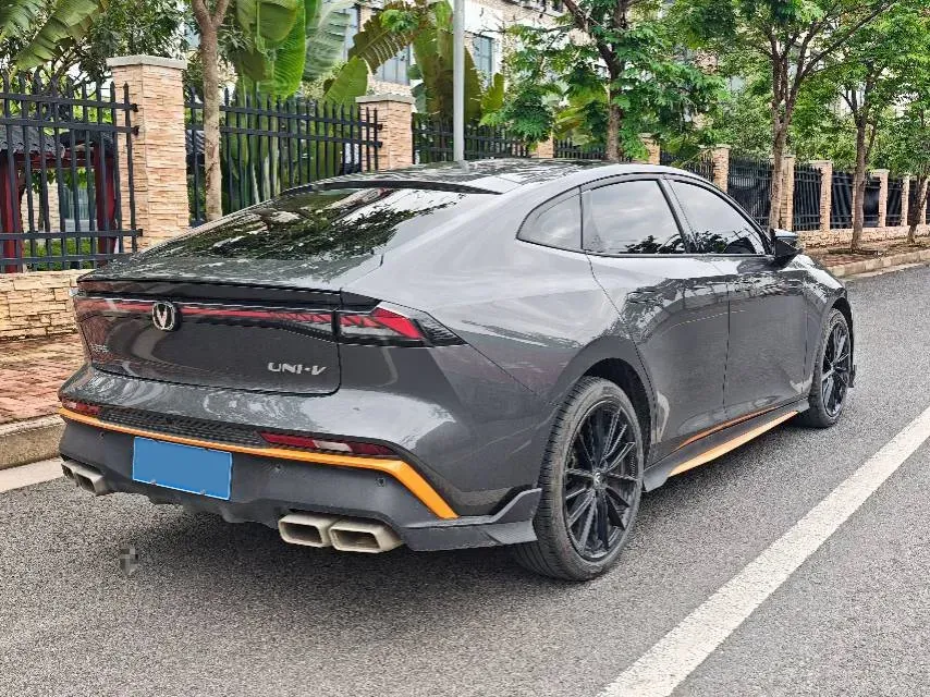 2024 ChangAn UNI-V 1.5T 188HP L4 7DCT,autocango,china used car exporter,china ev exporter,chinese used car exporter,chinese used ev exporter