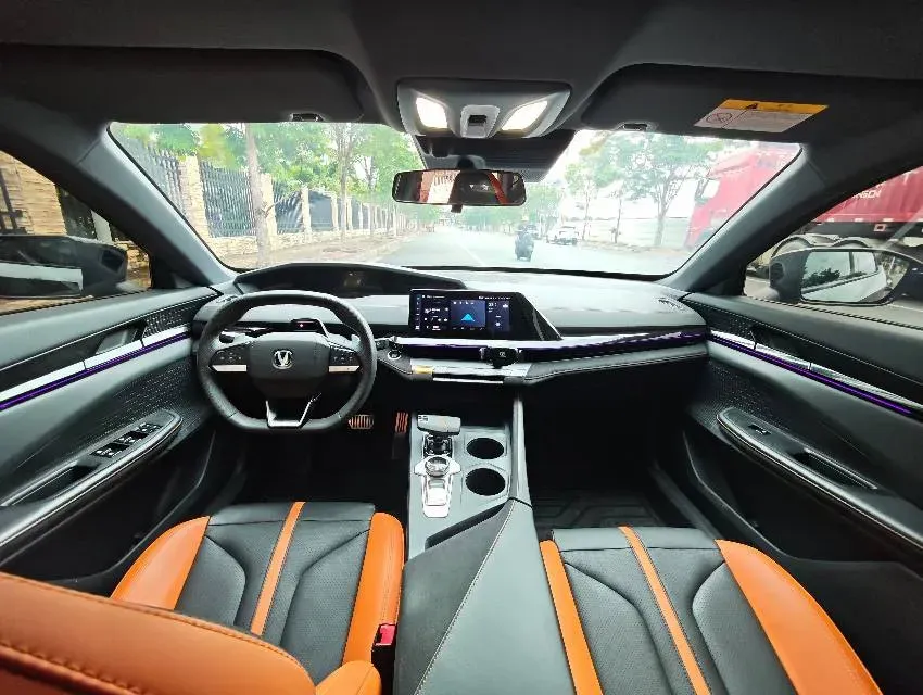 2024 ChangAn UNI-V 1.5T 188HP L4 7DCT,autocango,china used car exporter,china ev exporter,chinese used car exporter,chinese used ev exporter