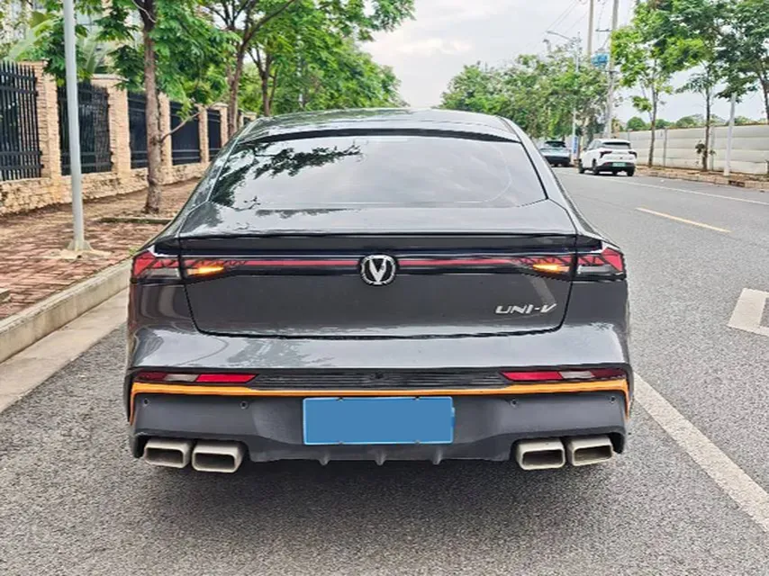 2024 ChangAn UNI-V 1.5T 188HP L4 7DCT,autocango,china used car exporter,china ev exporter,chinese used car exporter,chinese used ev exporter