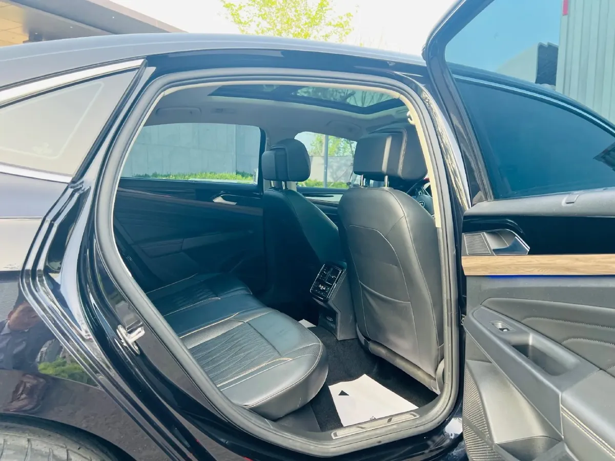 2019 Volvo V40 1.5T 152HP L4 6AT,autocango,china used car exporter,china ev exporter,chinese used car exporter,chinese used ev exporter