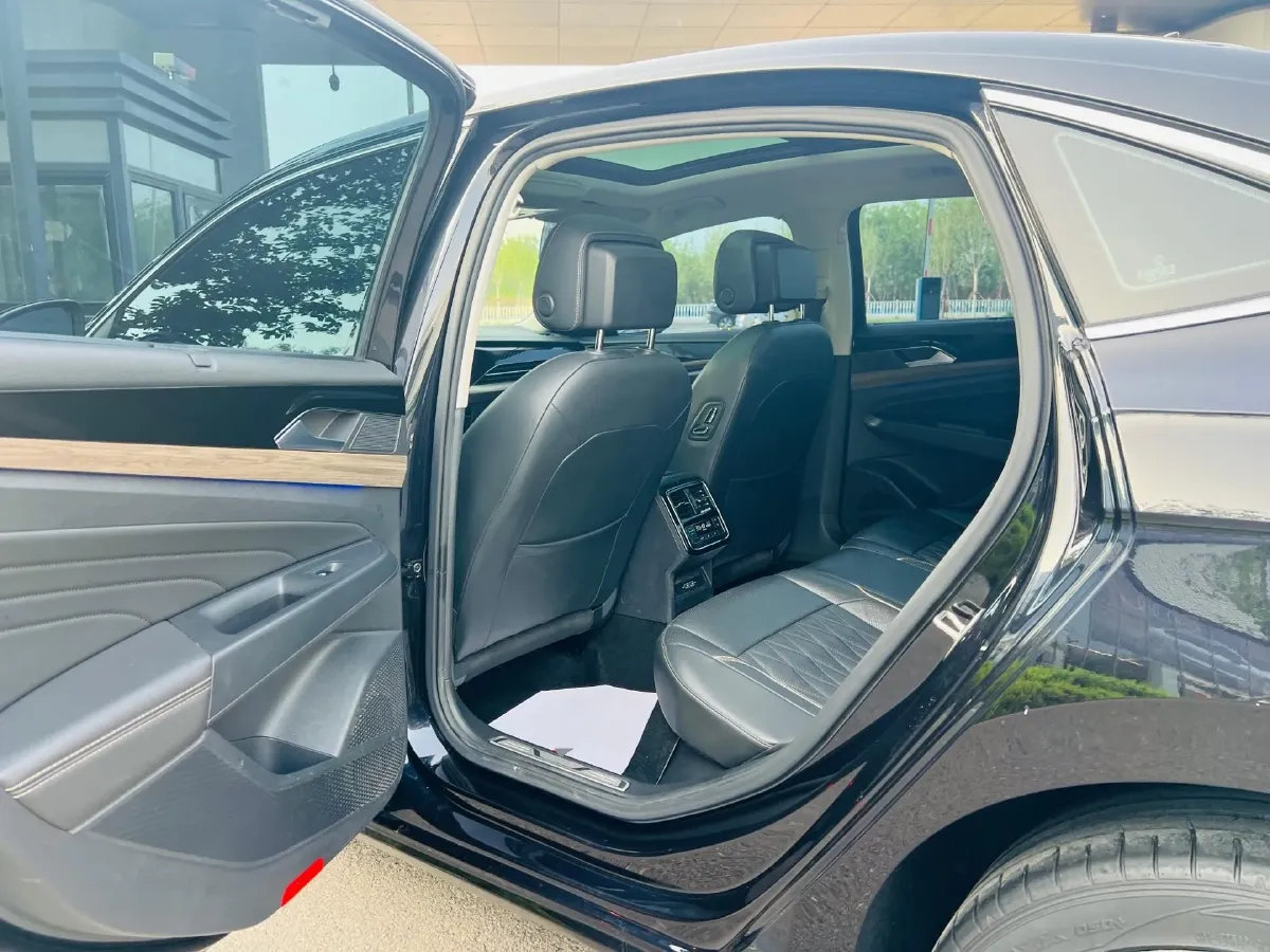 2019 Volvo V40 1.5T 152HP L4 6AT,autocango,china used car exporter,china ev exporter,chinese used car exporter,chinese used ev exporter