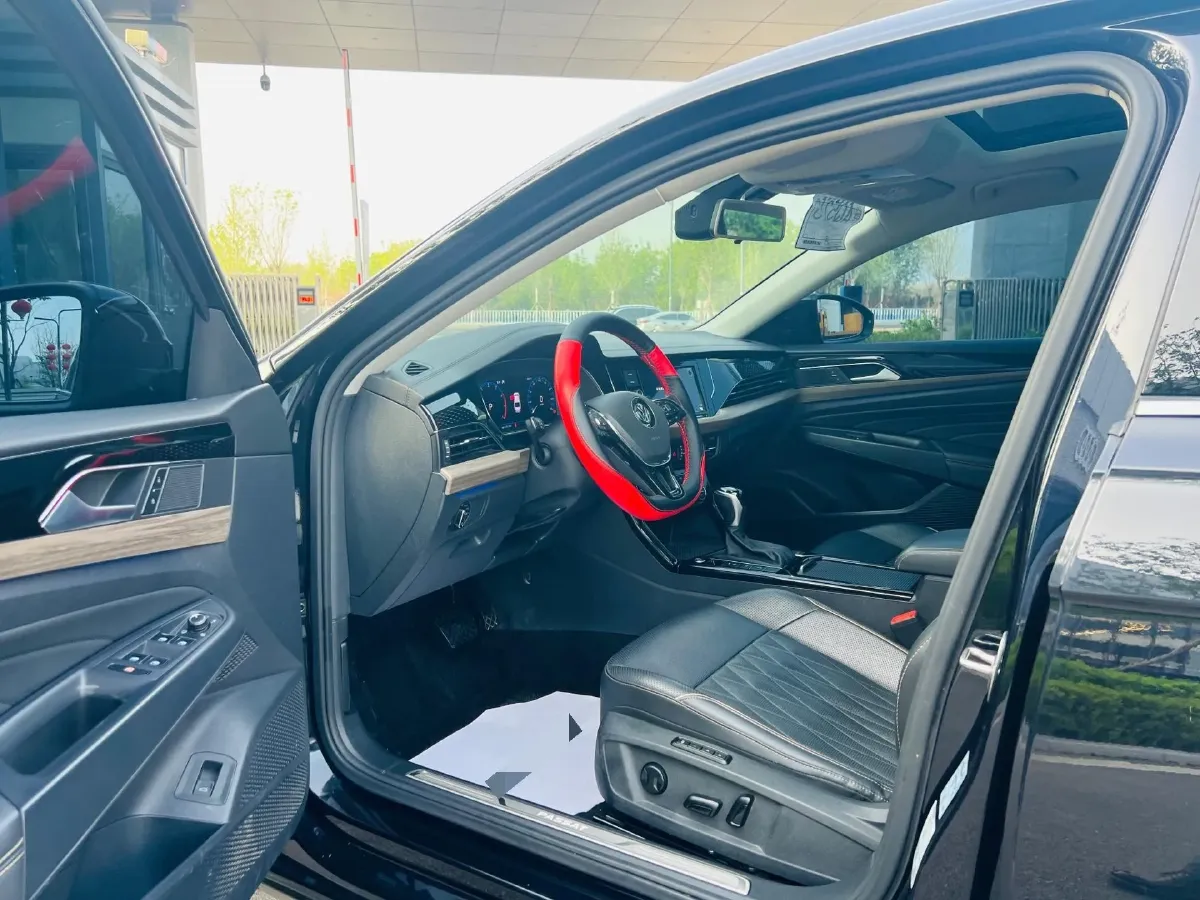 2019 Volvo V40 1.5T 152HP L4 6AT,autocango,china used car exporter,china ev exporter,chinese used car exporter,chinese used ev exporter