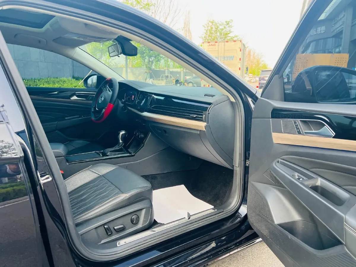 2019 Volvo V40 1.5T 152HP L4 6AT,autocango,china used car exporter,china ev exporter,chinese used car exporter,chinese used ev exporter