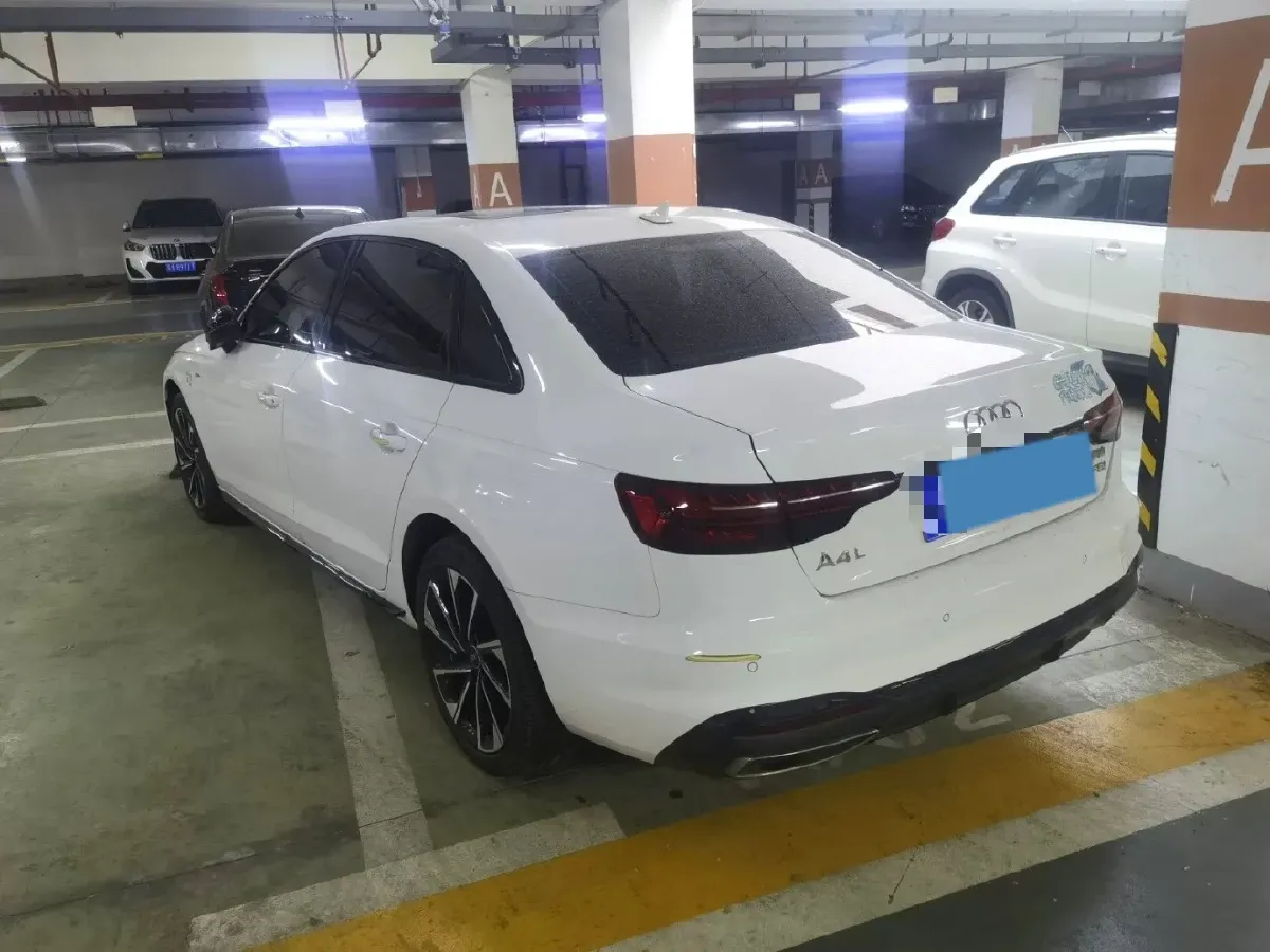 2024 Audi A4L 2.0T 190HP L4 7DCT,autocango,china used car exporter,china ev exporter,chinese used car exporter,chinese used ev exporter
