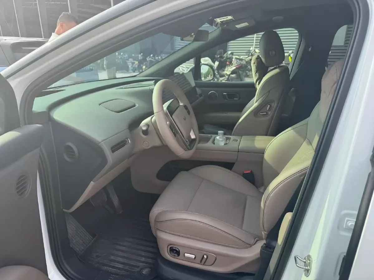 2025 Li i6 BEV,autocango,china used car exporter,china ev exporter,chinese used car exporter,chinese used ev exporter