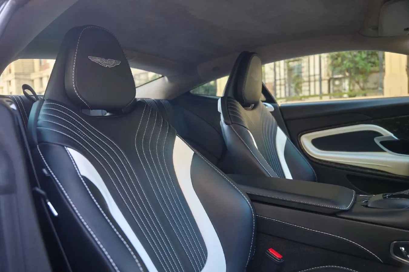 2020 Aston Martin DB11 4.0T 510HP V8 8AT,autocango,china used car exporter,china ev exporter,chinese used car exporter,chinese used ev exporter