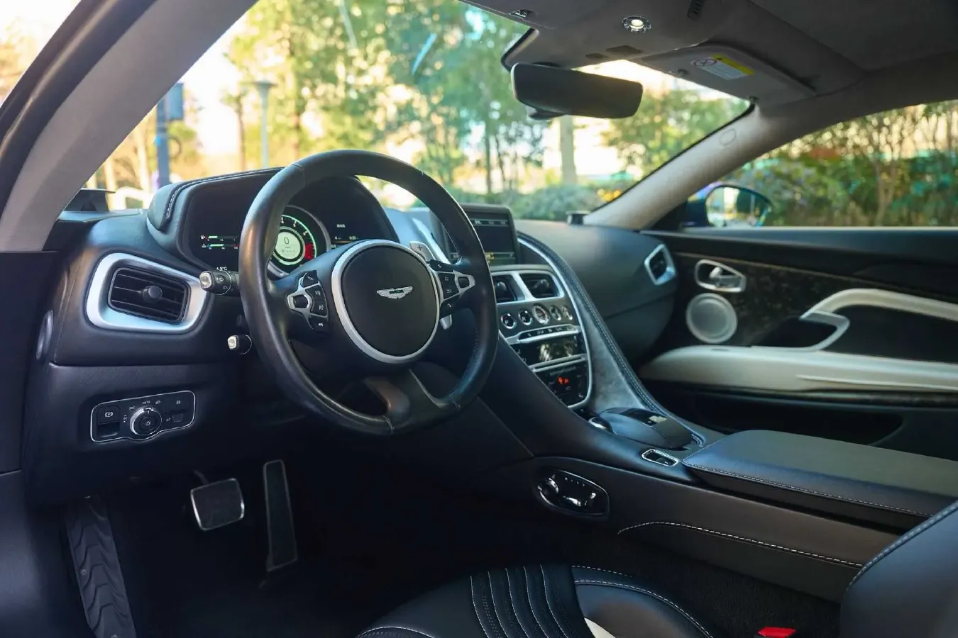 2020 Aston Martin DB11 4.0T 510HP V8 8AT,autocango,china used car exporter,china ev exporter,chinese used car exporter,chinese used ev exporter