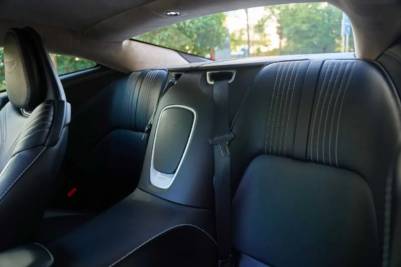 2020 Aston Martin DB11 4.0T 510HP V8 8AT,autocango,china used car exporter,china ev exporter,chinese used car exporter,chinese used ev exporter