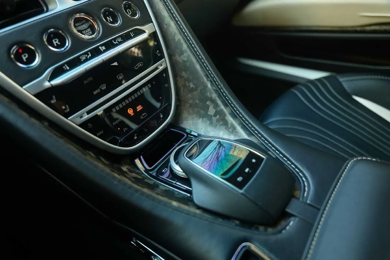 2020 Aston Martin DB11 4.0T 510HP V8 8AT,autocango,china used car exporter,china ev exporter,chinese used car exporter,chinese used ev exporter