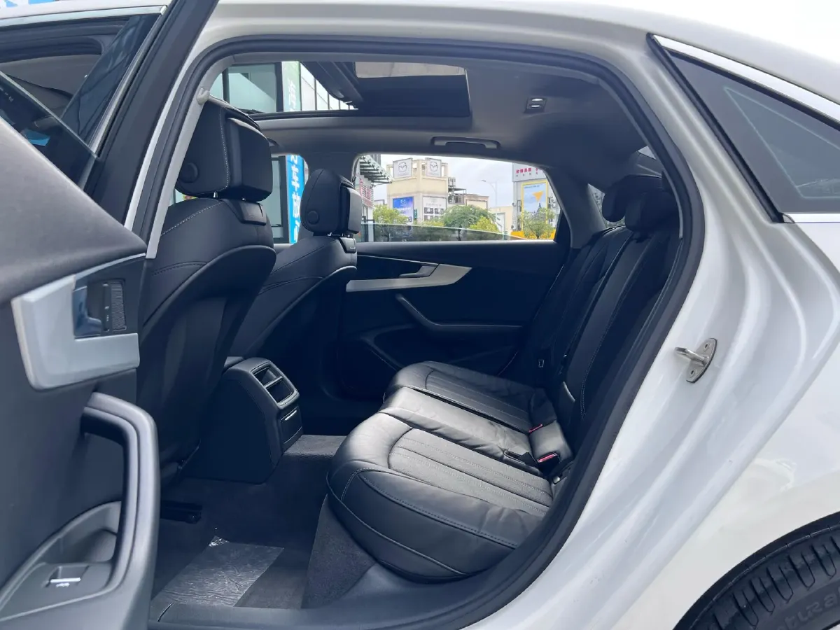 2020 Audi A4L 2.0T 190HP L4 7DCT,autocango,china used car exporter,china ev exporter,chinese used car exporter,chinese used ev exporter